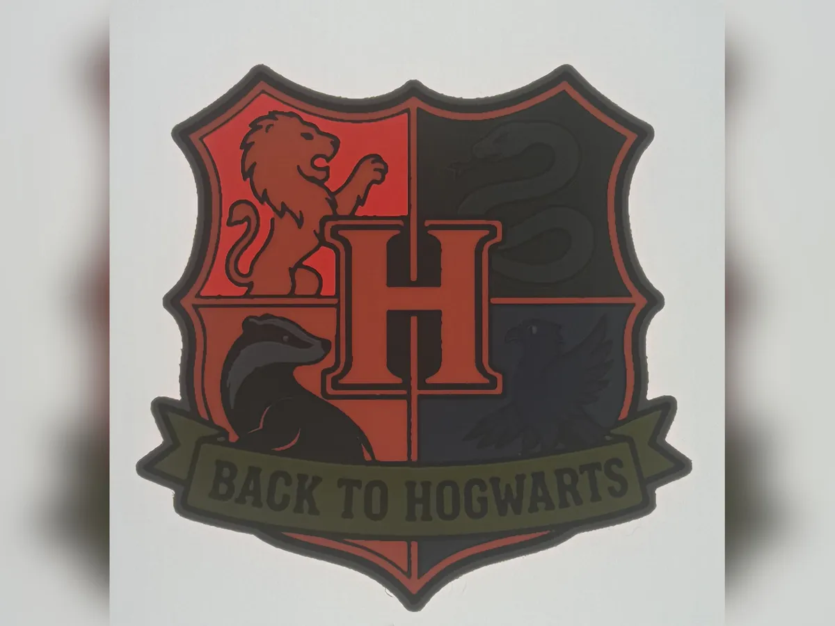 Back to Hogwarts Crest HueForge, photo 3 of 3 - Back to Hogwarts Crest HueForge Home Decor Items