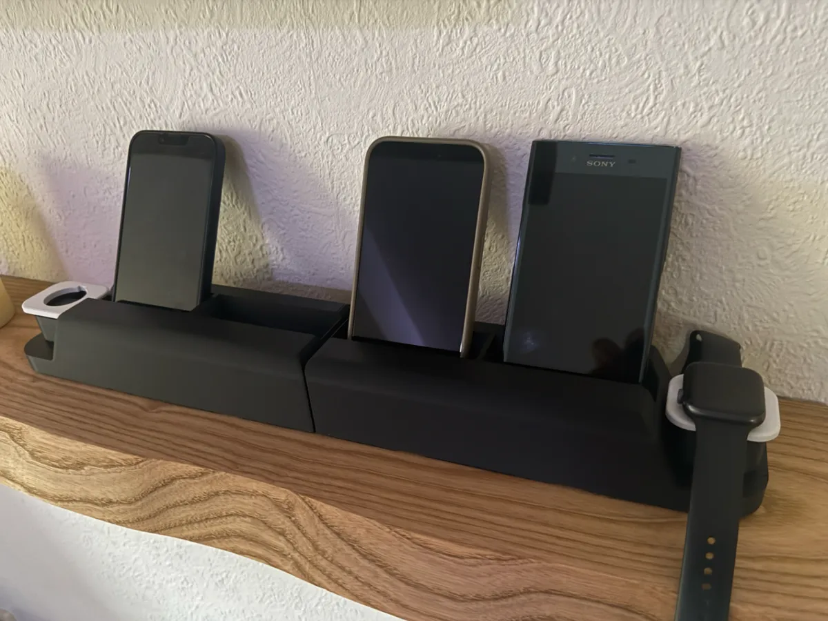 Familien-Ladestation, 4 Handys + 2 Apple Watches - Gadgets, in stock in India