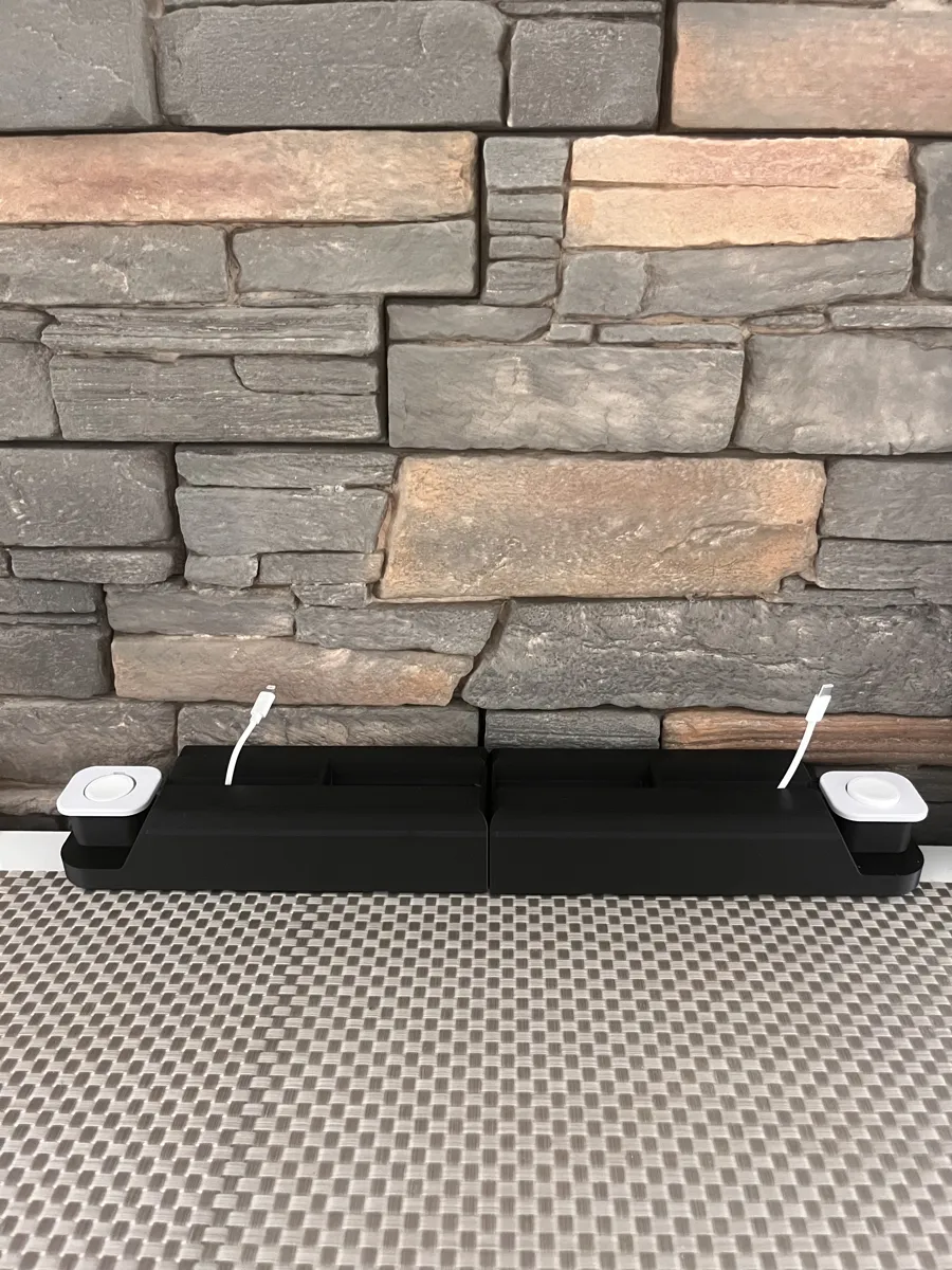 Familien-Ladestation, 4 Handys + 2 Apple Watches, photo 2 of 4 - Familien-Ladestation, 4 Handys + 2 Apple Watches Tools