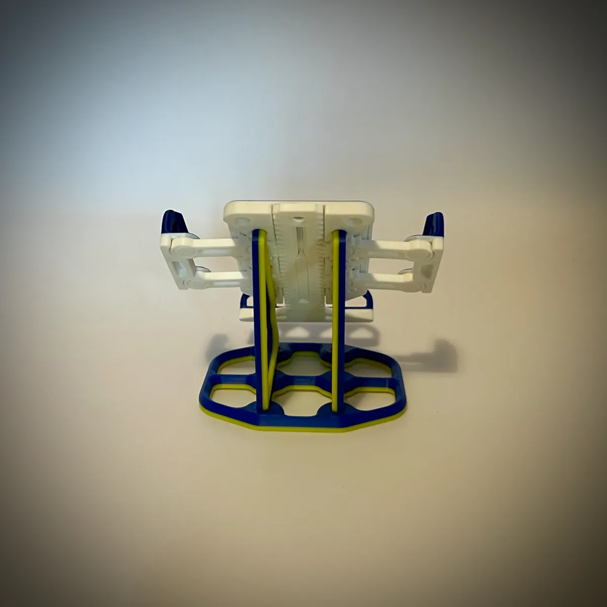 Automatic Grip Phone Holder, photo 3 of 4 - Automatic Grip Phone Holder Household