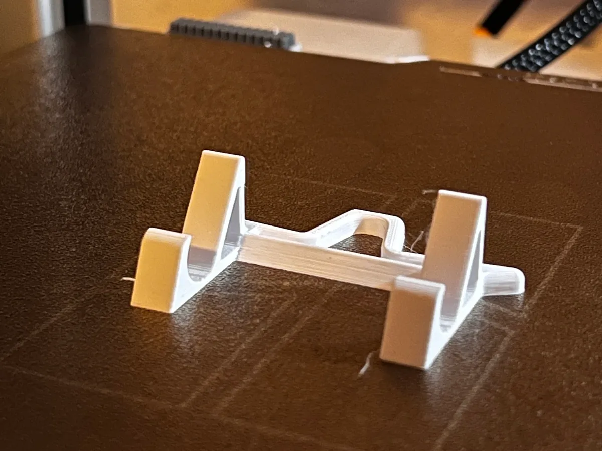 Simple Phone Holder, photo 4 of 4 - Simple Phone Holder Household