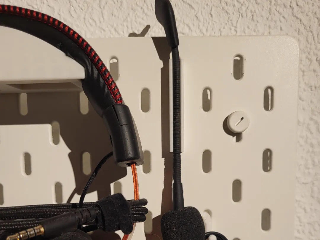 Skadis microphone holder