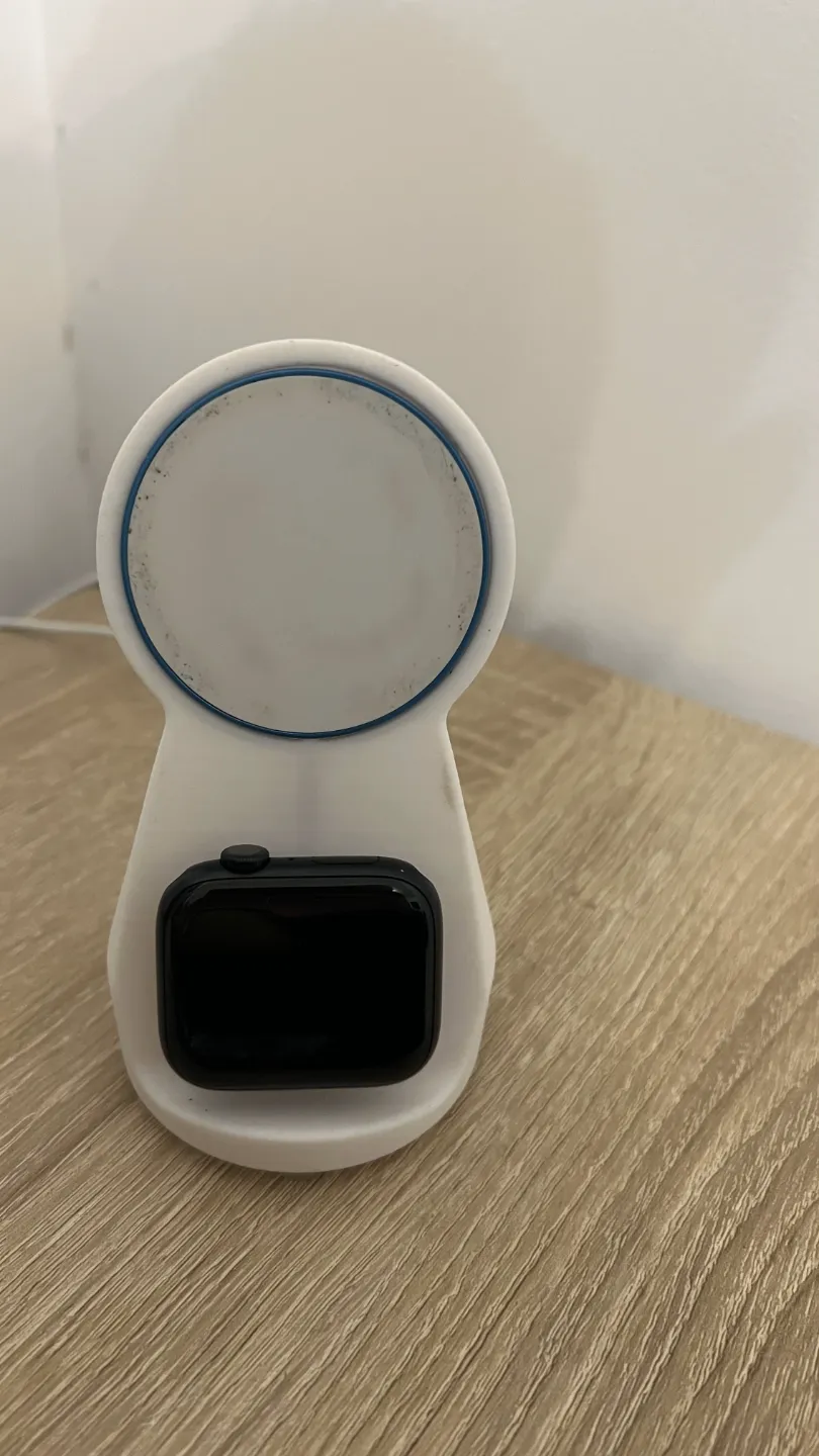 Iphone + apple watch dock, photo 4 of 4 - Iphone + apple watch dock Mobile & Device Accessories