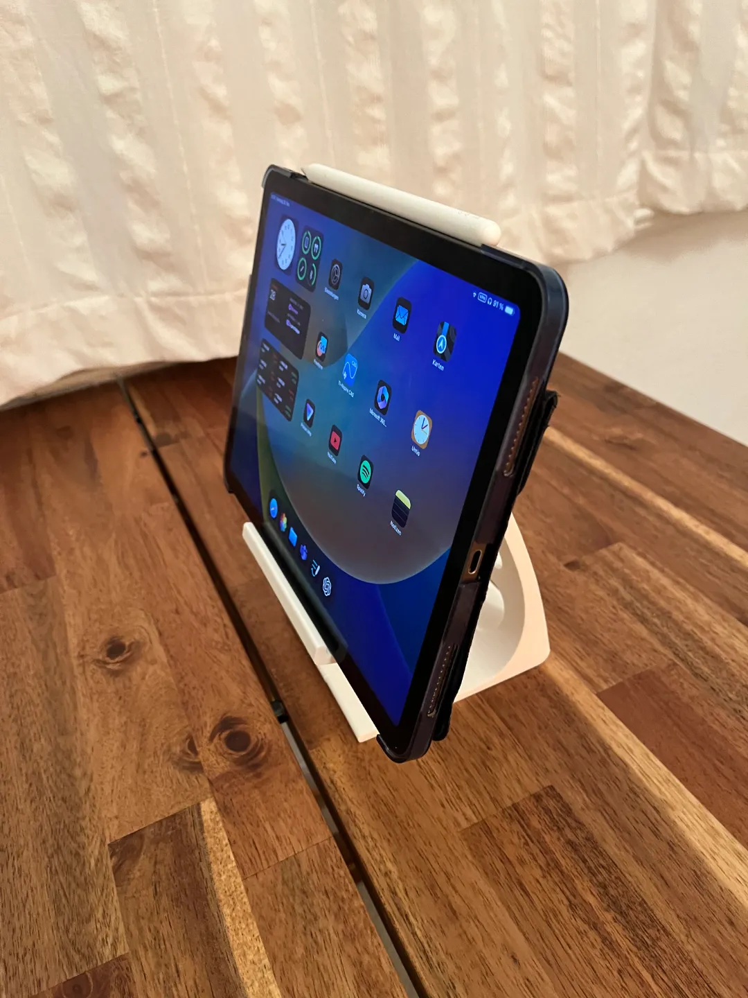 Minimalist Tablet (iPad) Stand, photo 3 of 4 - Minimalist Tablet (iPad) Stand Mobile & Device Accessories