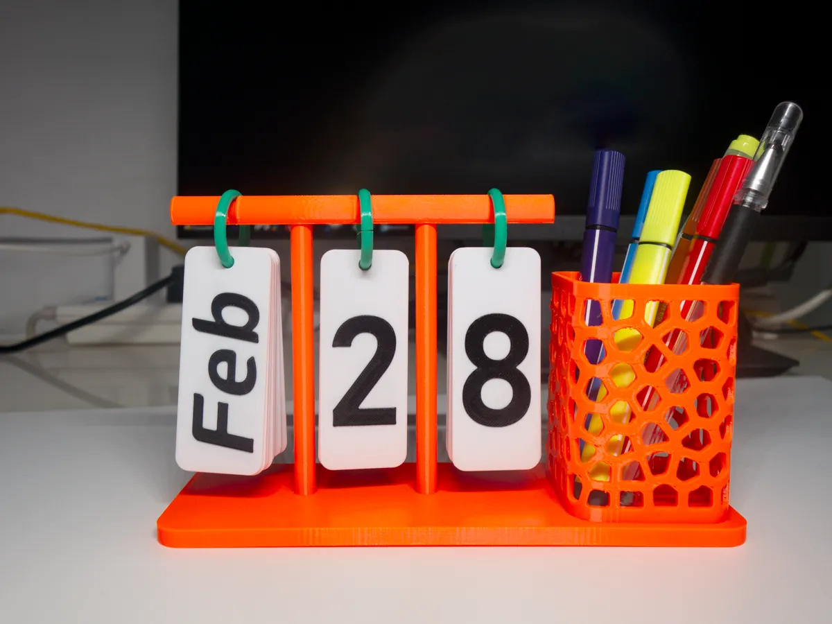 Pen holder calendar, photo 3 of 4 - Pen holder calendar Desk & Office