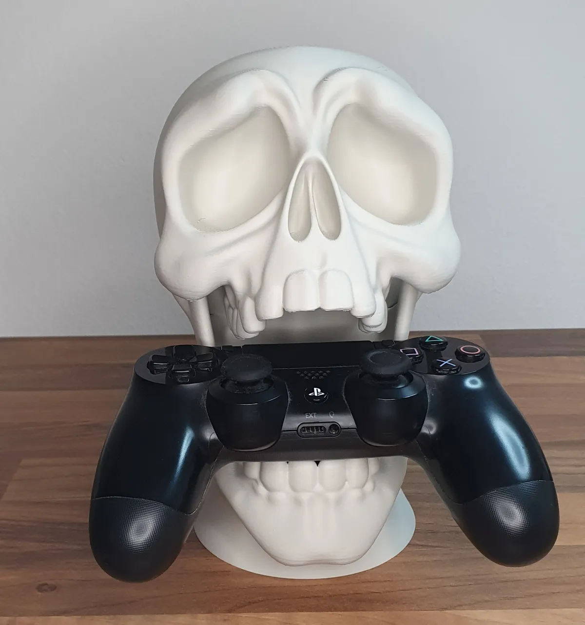 Skull Controller & Headset Holder, photo 3 of 4 - Skull Controller & Headset Holder Toys & Games