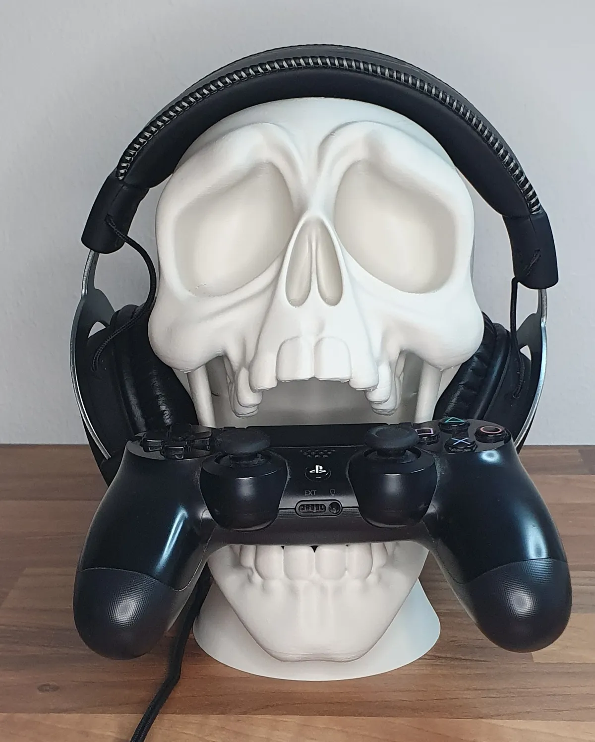 Skull Controller & Headset Holder, photo 4 of 4 - Skull Controller & Headset Holder Toys & Games