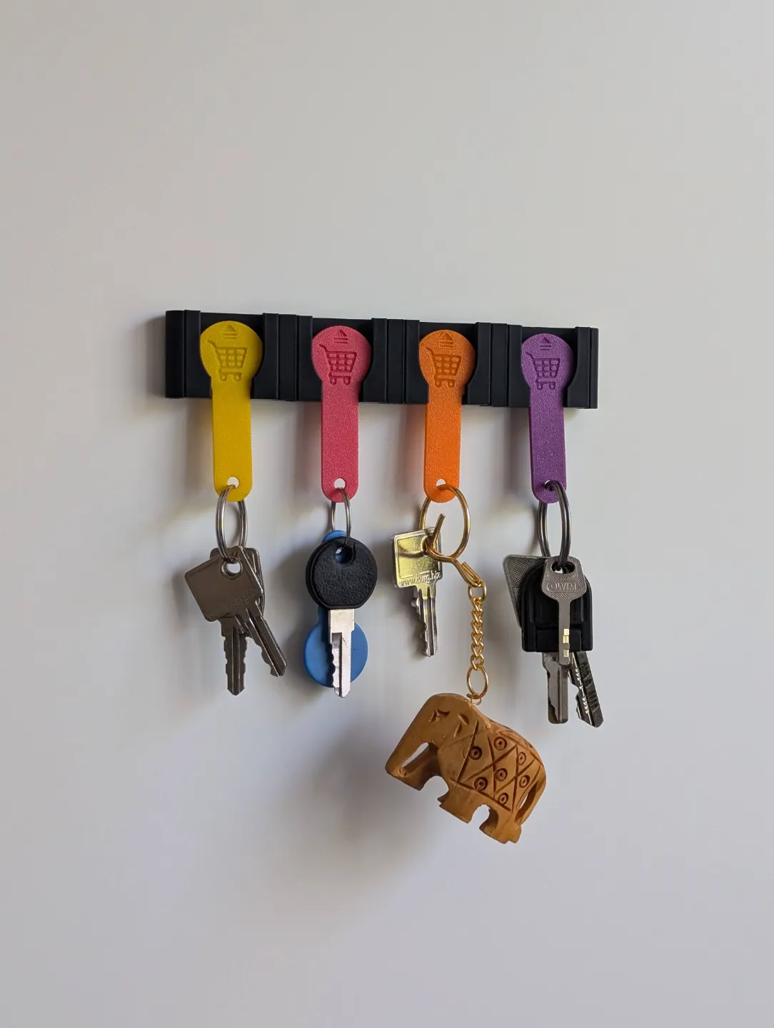 Shopping Cart Token/Coin Keychain Hanger System, photo 3 of 4 - Shopping Cart Token/Coin Keychain Hanger System Storage & Organisation
