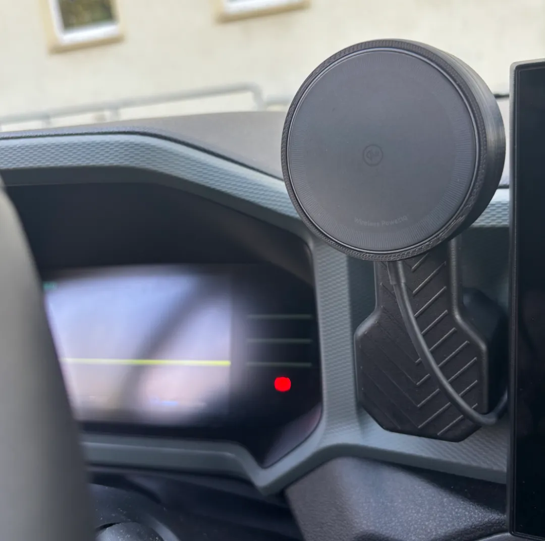 Dacia Duster MagSafe Youclip Phone Mount