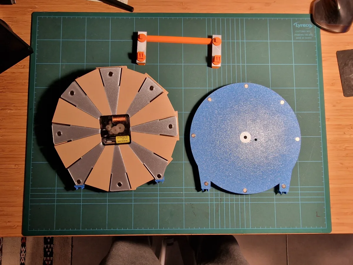 ATLAS NewSmallWheel for Wall & Desk, photo 4 of 4 - ATLAS NewSmallWheel for Wall & Desk Education