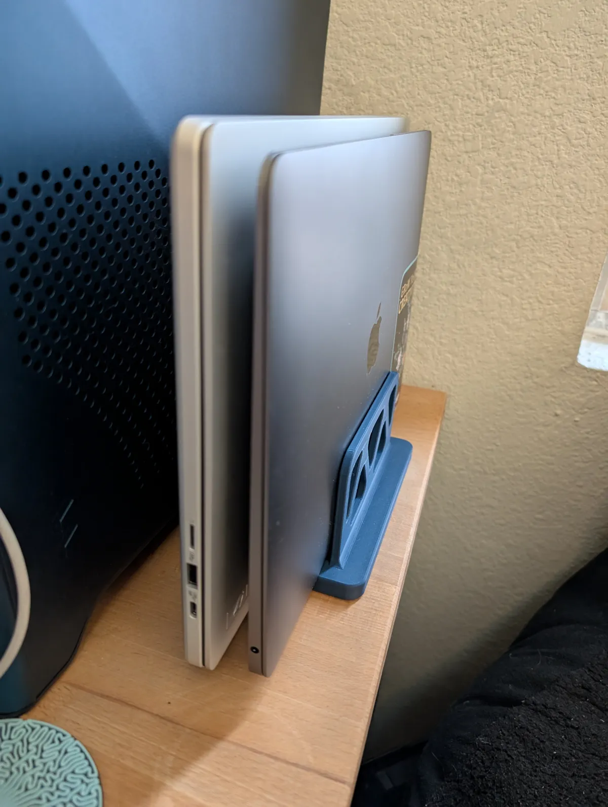 Double Vertical Laptop Stand, photo 3 of 4 - Double Vertical Laptop Stand Mobile & Device Accessories