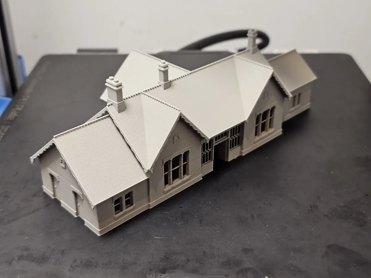 N-gauge Railway Station (medium), photo 4 of 4 - N-gauge Railway Station (medium) Tools & Workshop