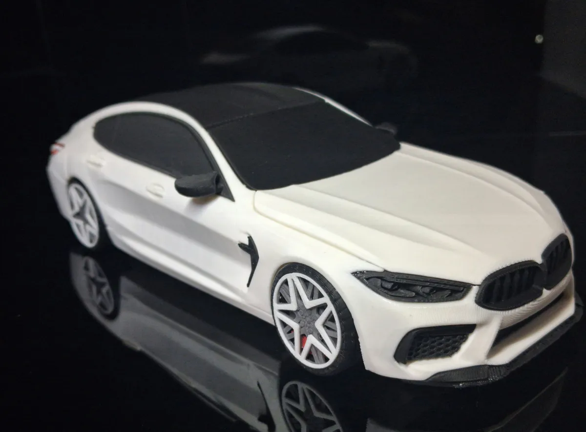M8 GRAN COUPE 1/24 / STEERING CAR MODEL, photo 2 of 4 - M8 GRAN COUPE 1/24 / STEERING CAR MODEL Models, RC & Drones