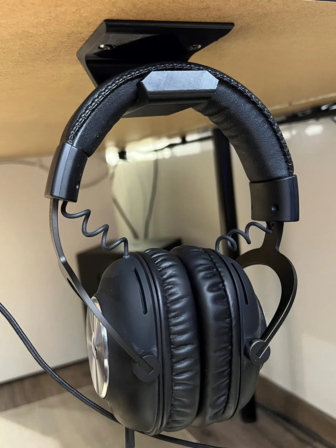 Logitech G PRO X Headphones under desk mount, photo 2 of 4 - Logitech G PRO X Headphones under desk mount Mobile & Device Accessories