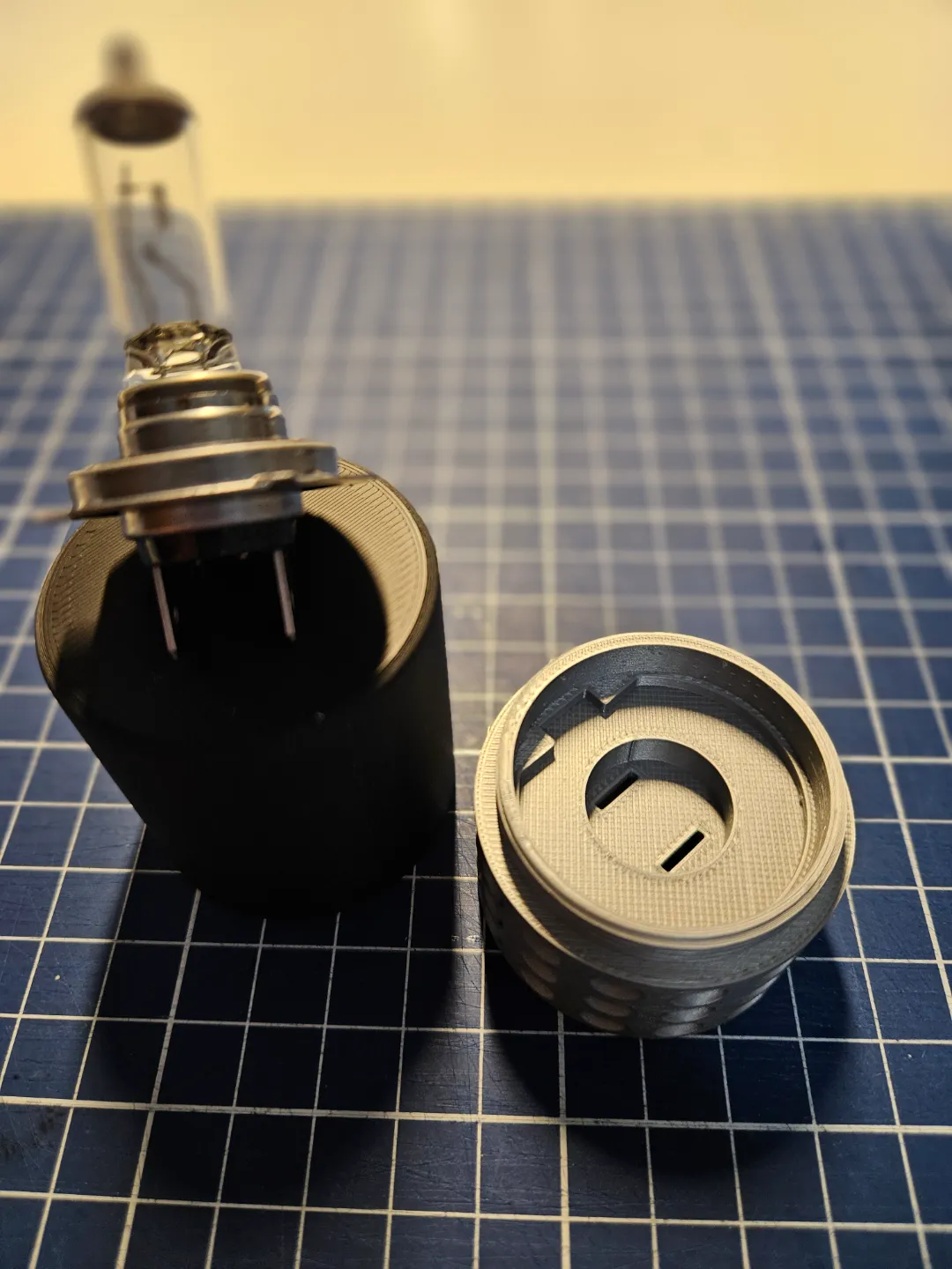 H7 Lampen Dose, H7 Bulb Case, Autolampen, Car lamp, photo 4 of 4 - H7 Lampen Dose, H7 Bulb Case, Autolampen, Car lamp Hobby & DIY