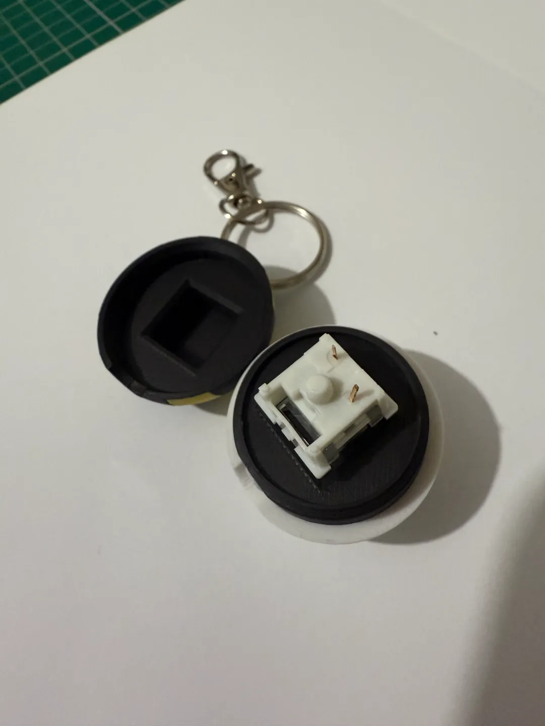Ultra Ball Fidget Clicker - Keyboard Switch Fidget, photo 4 of 4 - Ultra Ball Fidget Clicker - Keyboard Switch Fidget Mobile & Device Accessories