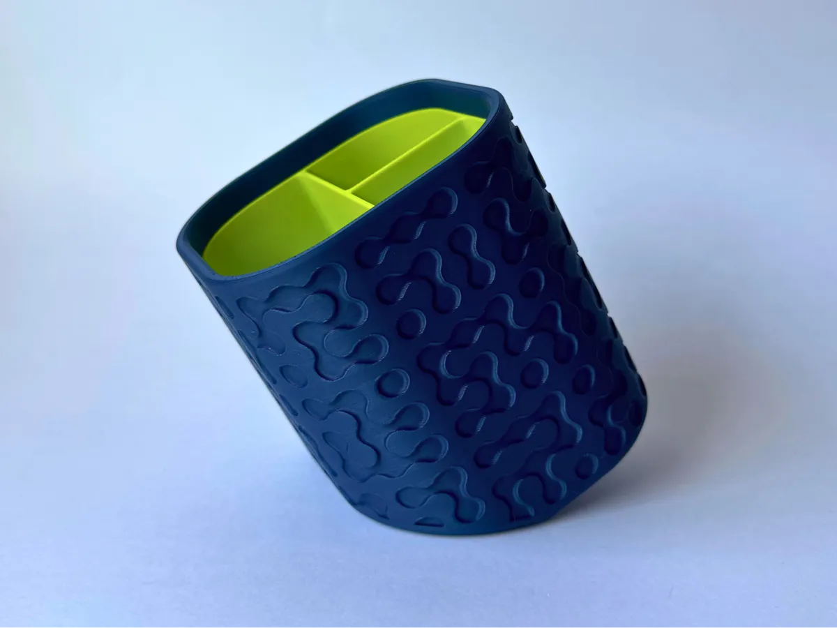 Technodot Slanted Pen Holder w/ Insert