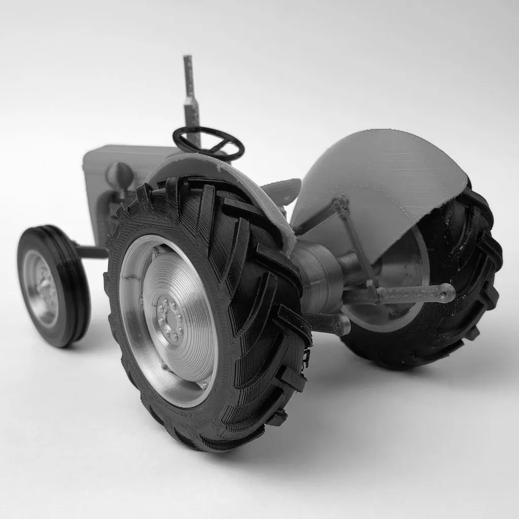 Tractor - Ferguson TE20 - model kit - scale 1/18, photo 4 of 4 - Tractor - Ferguson TE20 - model kit - scale 1/18 Models, RC & Drones