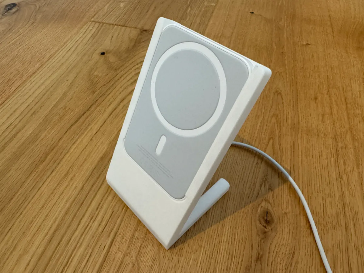 Apple MagSafe Battery Pack Charging Station, photo 2 of 4 - Apple MagSafe Battery Pack Charging Station Household