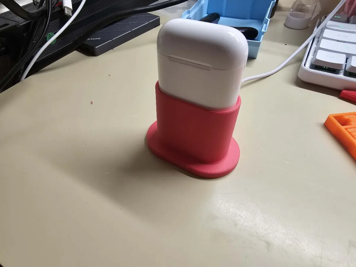 Airpods 1 and 2 charging stand, photo 3 of 3 - Airpods 1 and 2 charging stand Mobile & Device Accessories