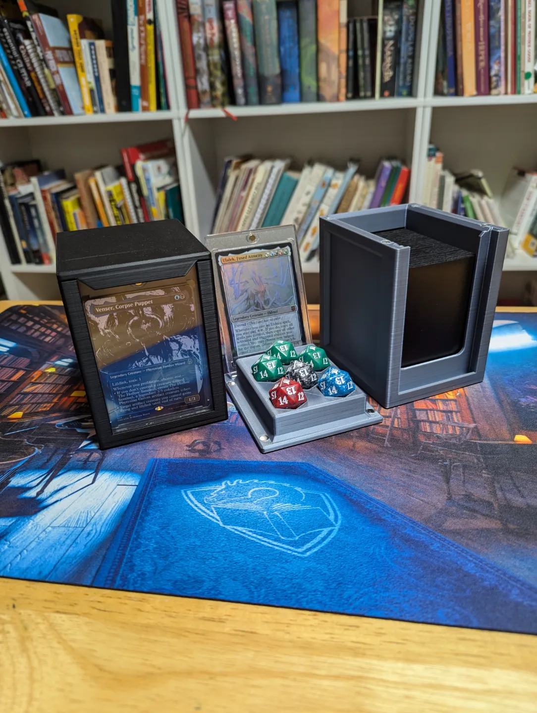 MTG Commander Display Deck Box for 35pt Mag Case, photo 2 of 4 - MTG Commander Display Deck Box for 35pt Mag Case Board Games & Tabletop