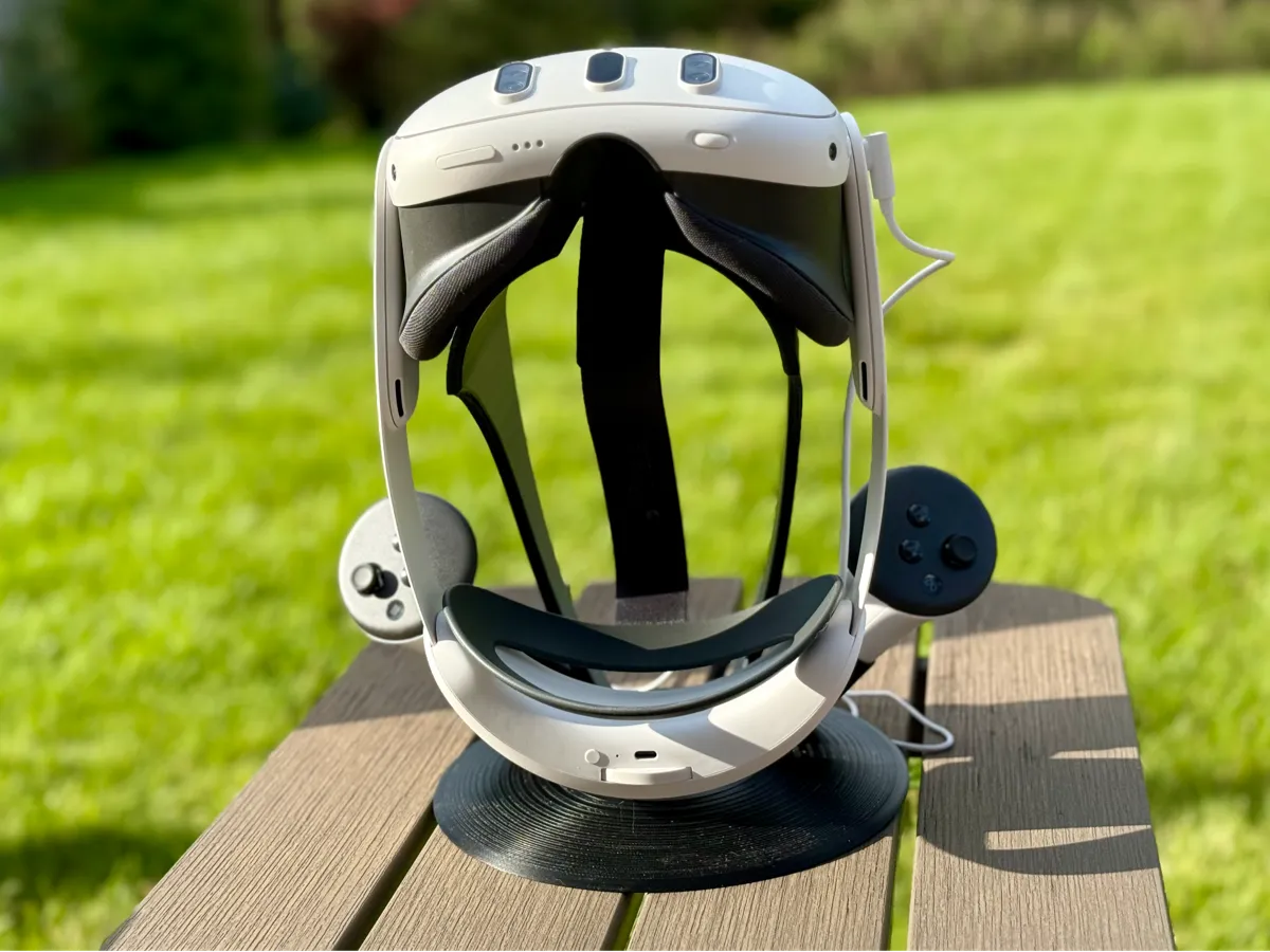 Quest 3 Stand (works w/ Elite Strap/Battery)