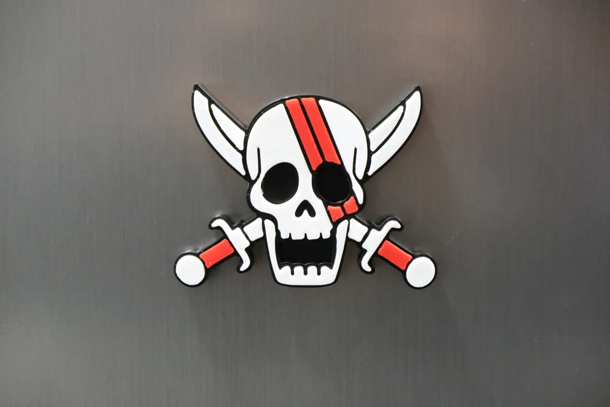 Red Hair Pirates Jolly Roger (One Piece Magnet), photo 4 of 4 - Red Hair Pirates Jolly Roger (One Piece Magnet) Figurines & Collectibles