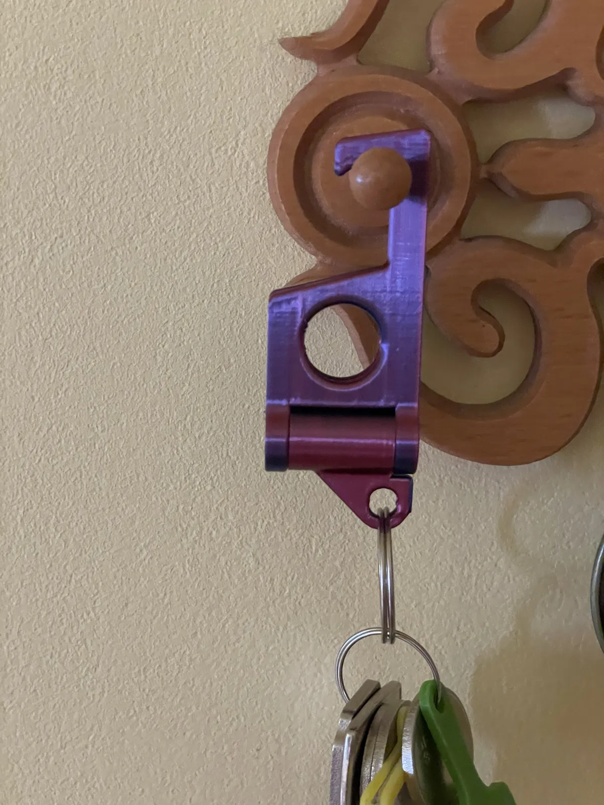 Foldable phone support keychain, photo 3 of 4 - Foldable phone support keychain Keychains