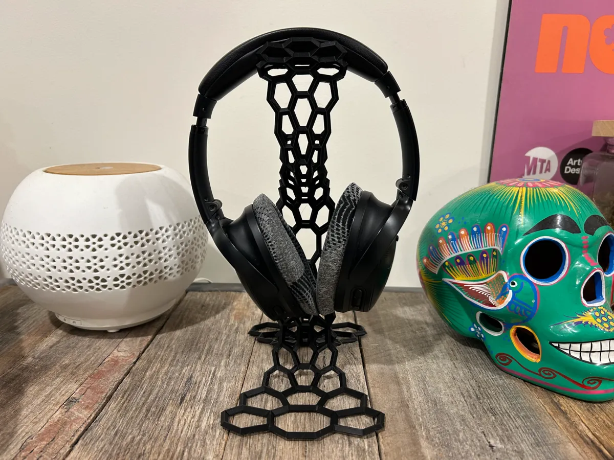 Hex Flow Headphone Stand - Bose QC45, photo 4 of 4 - Hex Flow Headphone Stand - Bose QC45 Mobile & Device Accessories