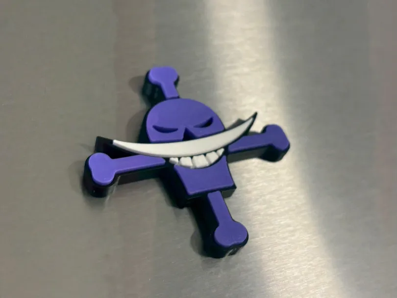 Whitebeard Pirates Jolly Roger (One Piece Magnet)