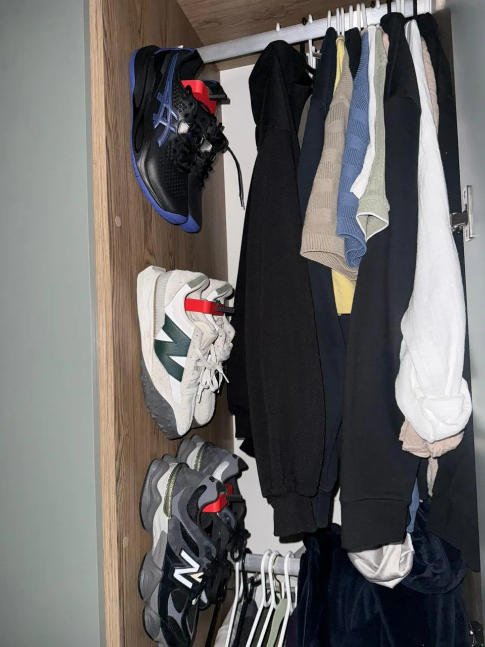 Shoe Wall Mount Clamp - (54 grams) - Clamps & Vices, in stock
