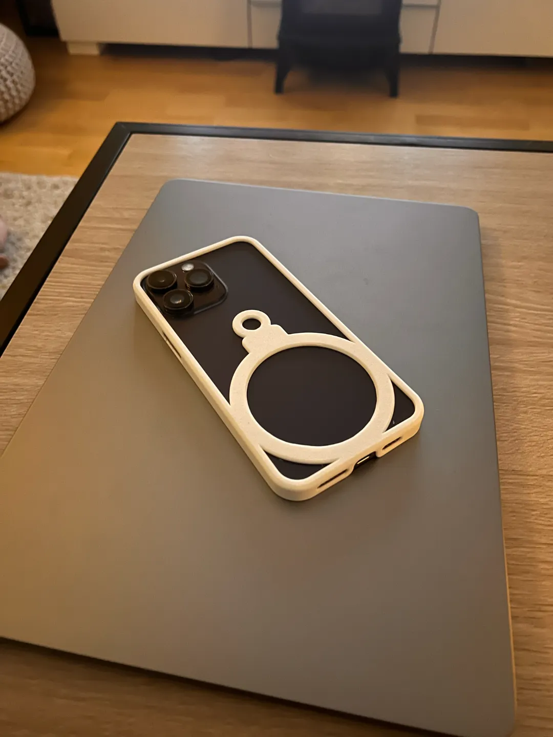 Iphone 14 Pro Max Ornament Case, photo 2 of 4 - Iphone 14 Pro Max Ornament Case Mobile & Device Accessories