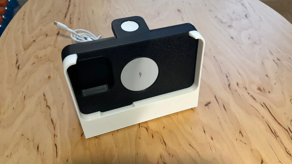iphone & Apple Watch charging station, photo 3 of 4 - iphone & Apple Watch charging station Hobby & DIY