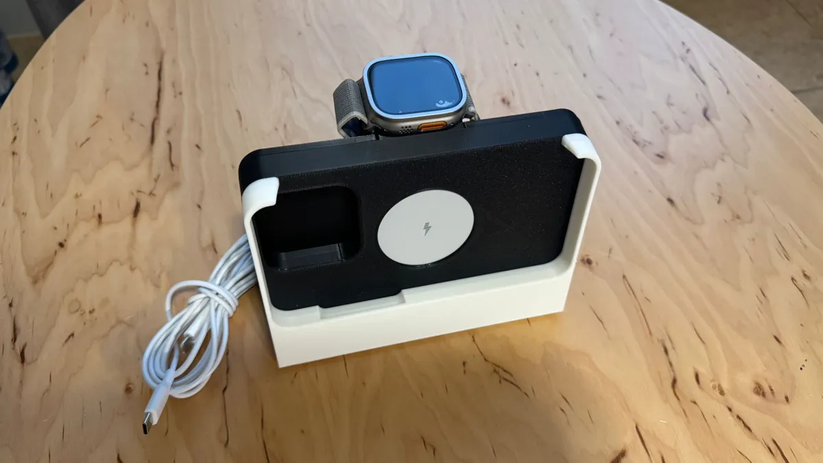 iphone & Apple Watch charging station, photo 4 of 4 - iphone & Apple Watch charging station Hobby & DIY