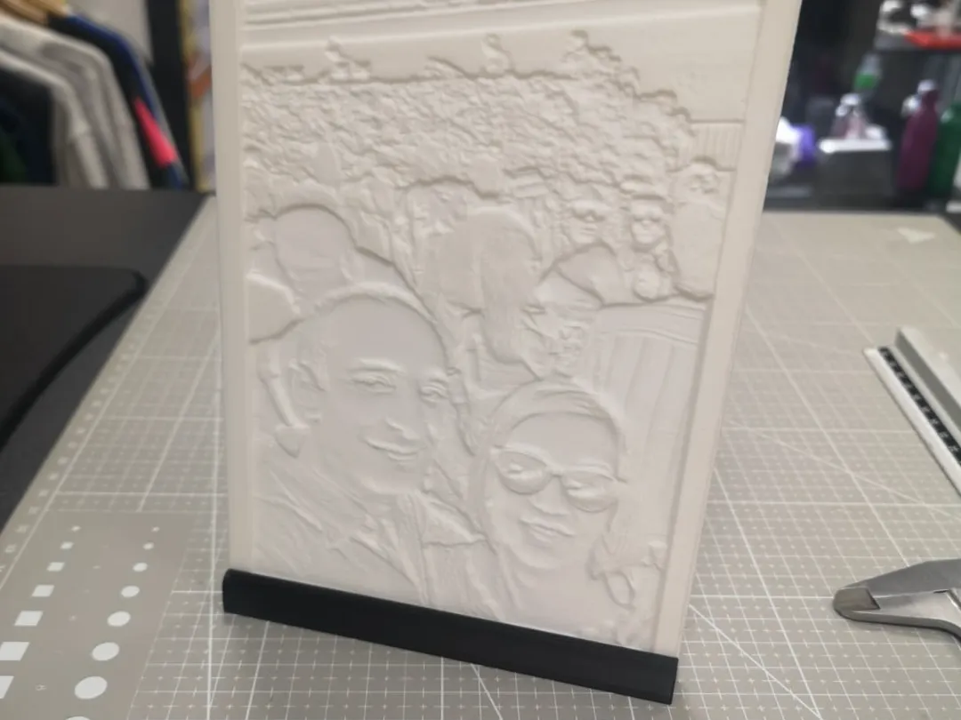 Parametric customizable lithophane support