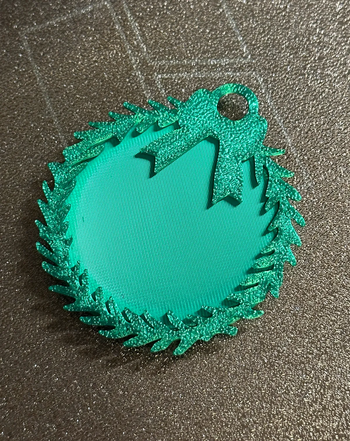 Wreath-Shaped Photo Frame Ornament Snap-Fit, photo 3 of 3 - Wreath-Shaped Photo Frame Ornament Snap-Fit Home Decor Items