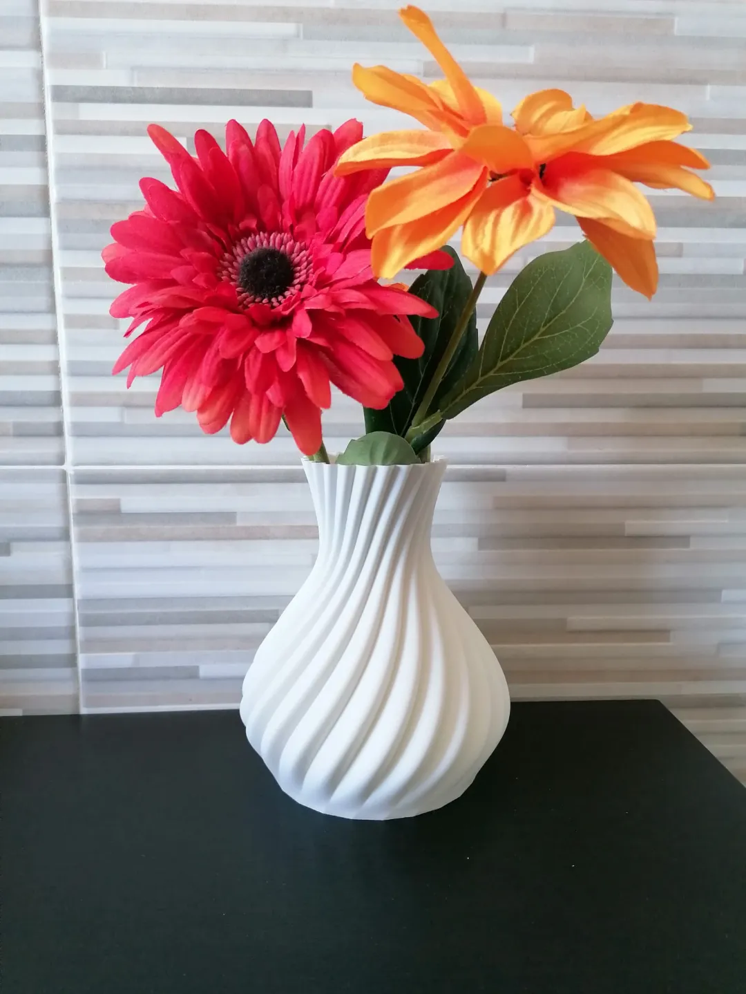 Flower vase (twisted)