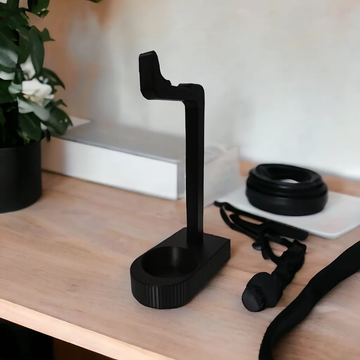 Modern and minimal headphone stand, photo 2 of 4 - Modern and minimal headphone stand Hobby & DIY