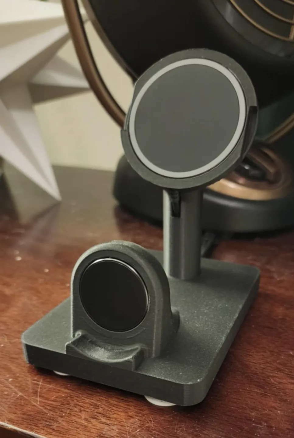 MagSafe Charging Stand for Galaxy Watch, photo 3 of 3 - MagSafe Charging Stand for Galaxy Watch Mobile & Device Accessories