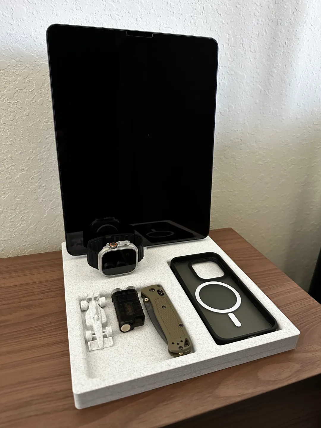 iPhone iPad Apple Watch Docking Station, photo 2 of 4 - iPhone iPad Apple Watch Docking Station Hobby & DIY