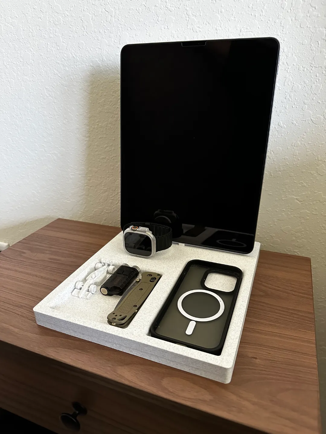 iPhone iPad Apple Watch Docking Station, photo 3 of 4 - iPhone iPad Apple Watch Docking Station Hobby & DIY