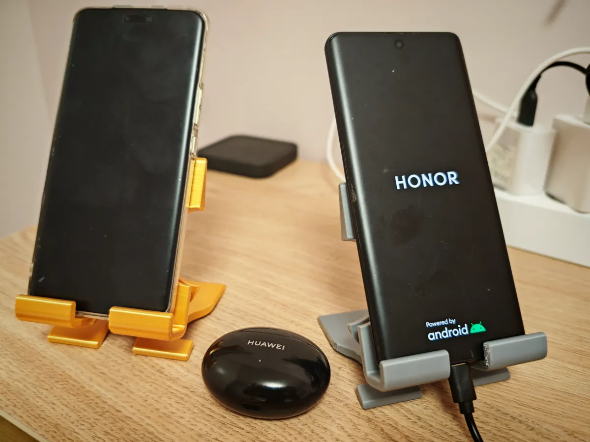 Elegant Smartphone Stand with Cable Slot, photo 2 of 4 - Elegant Smartphone Stand with Cable Slot Mobile & Device Accessories