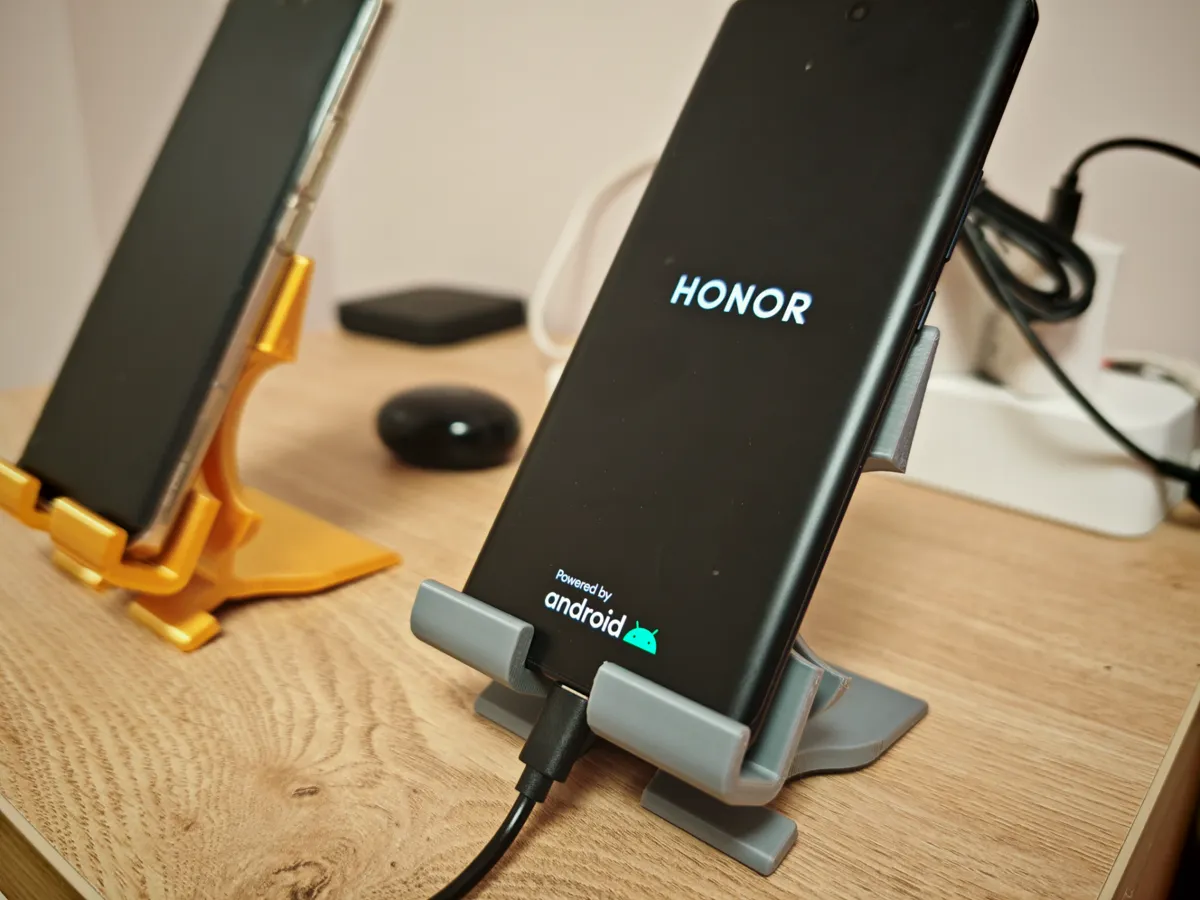 Elegant Smartphone Stand with Cable Slot, photo 4 of 4 - Elegant Smartphone Stand with Cable Slot Mobile & Device Accessories