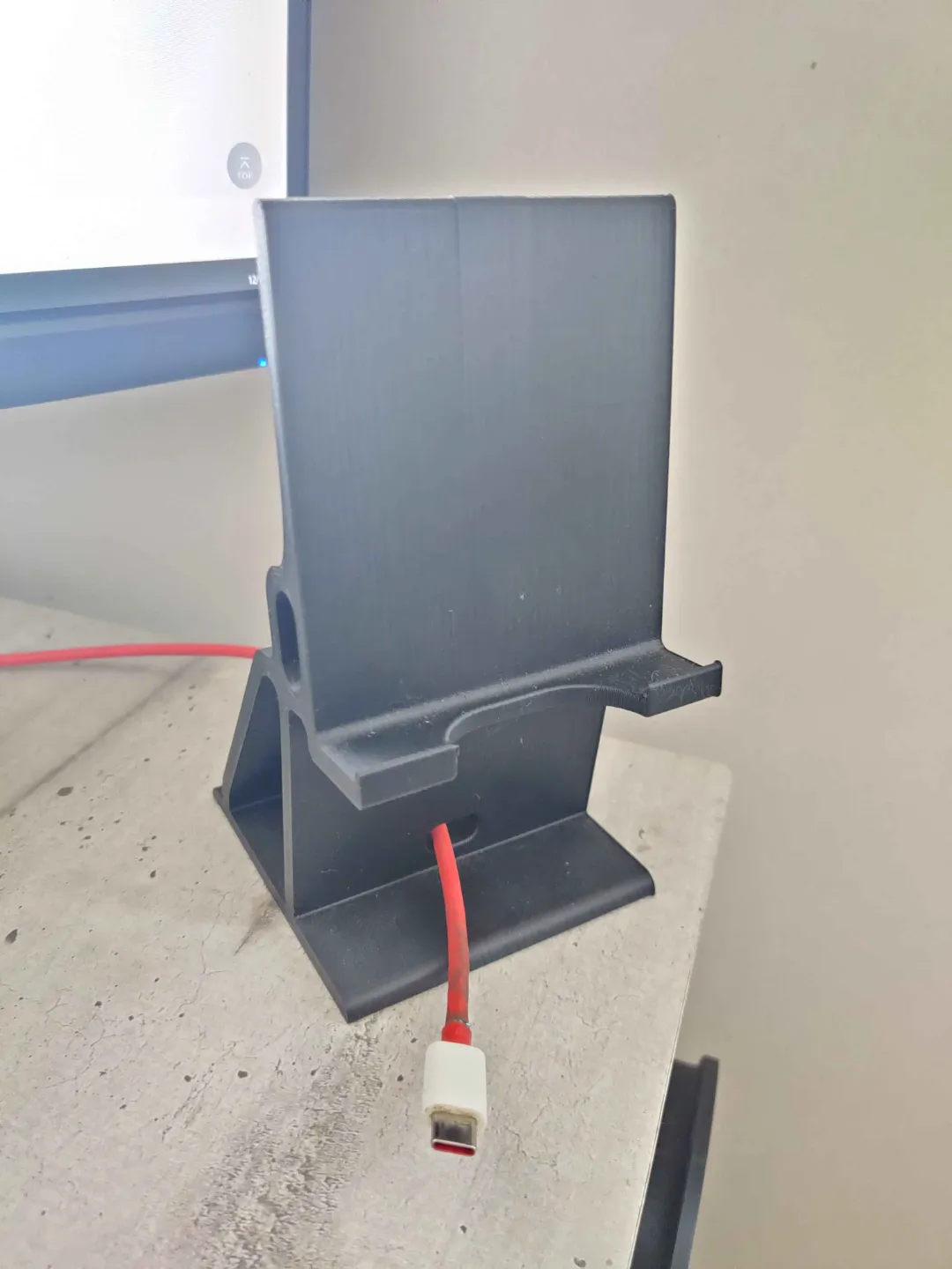 Minimalist phone holder, photo 2 of 3 - Minimalist phone holder Hobby & DIY