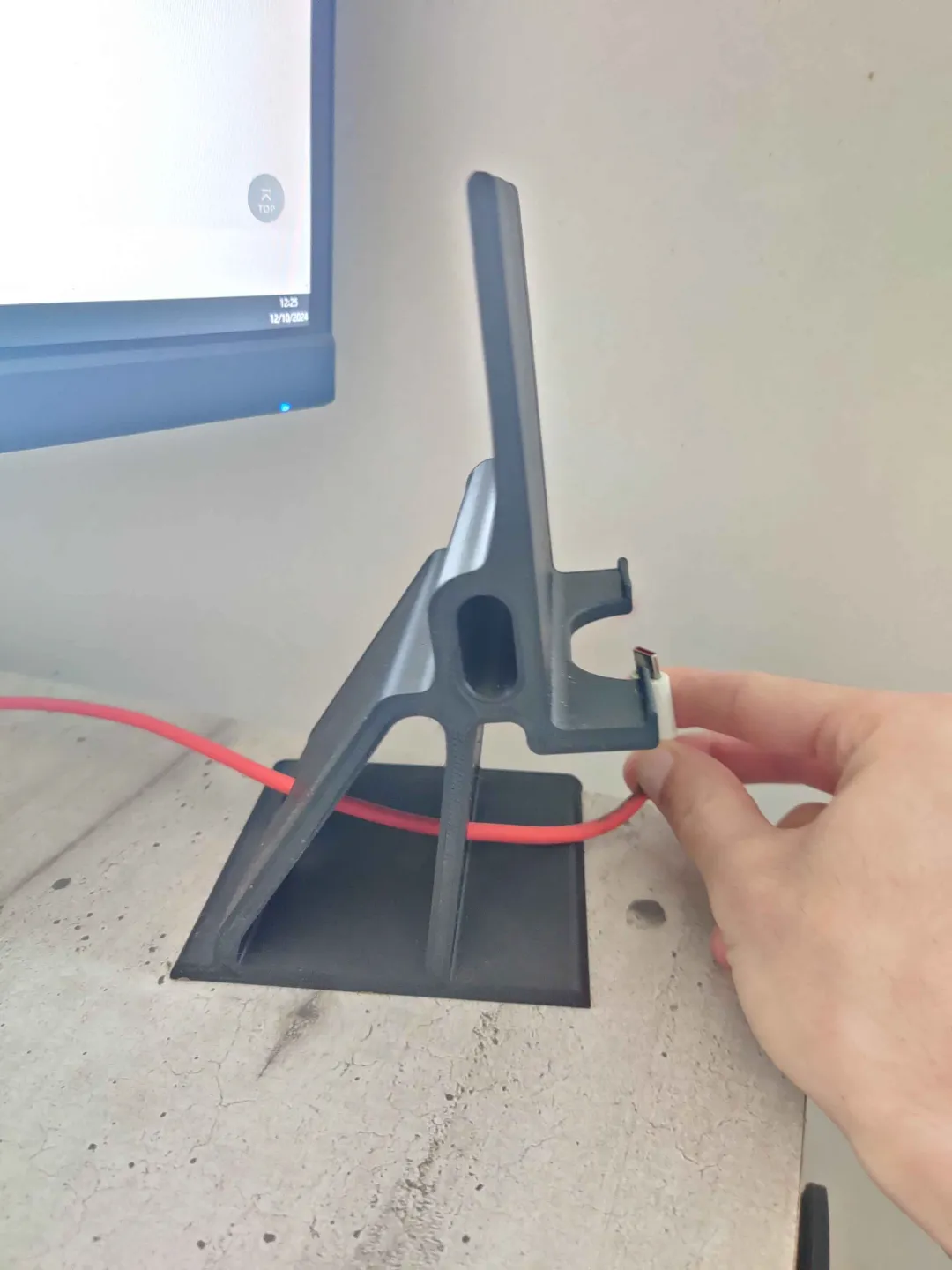 Minimalist phone holder, photo 3 of 3 - Minimalist phone holder Hobby & DIY