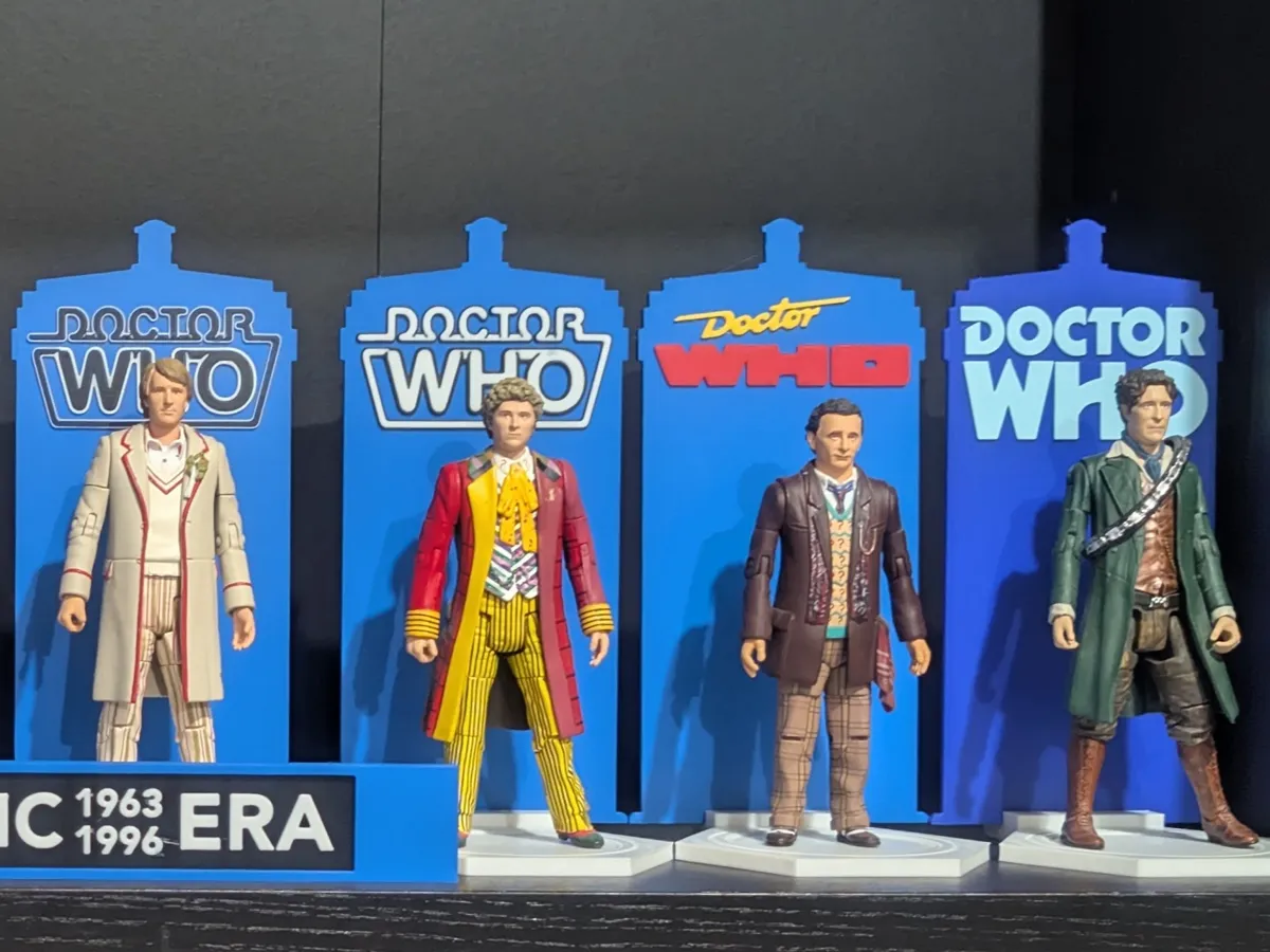 Doctor Who Figure Display Stands Set, photo 4 of 4 - Doctor Who Figure Display Stands Set Art