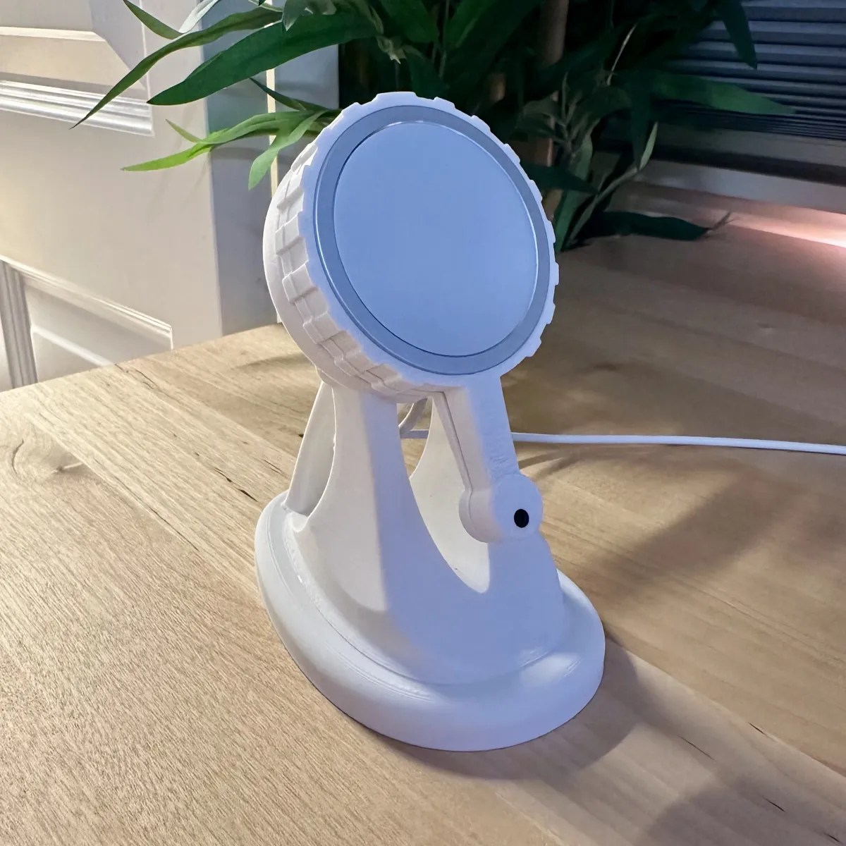 MagSafe Swivel Charging Stand, photo 2 of 2 - MagSafe Swivel Charging Stand Household