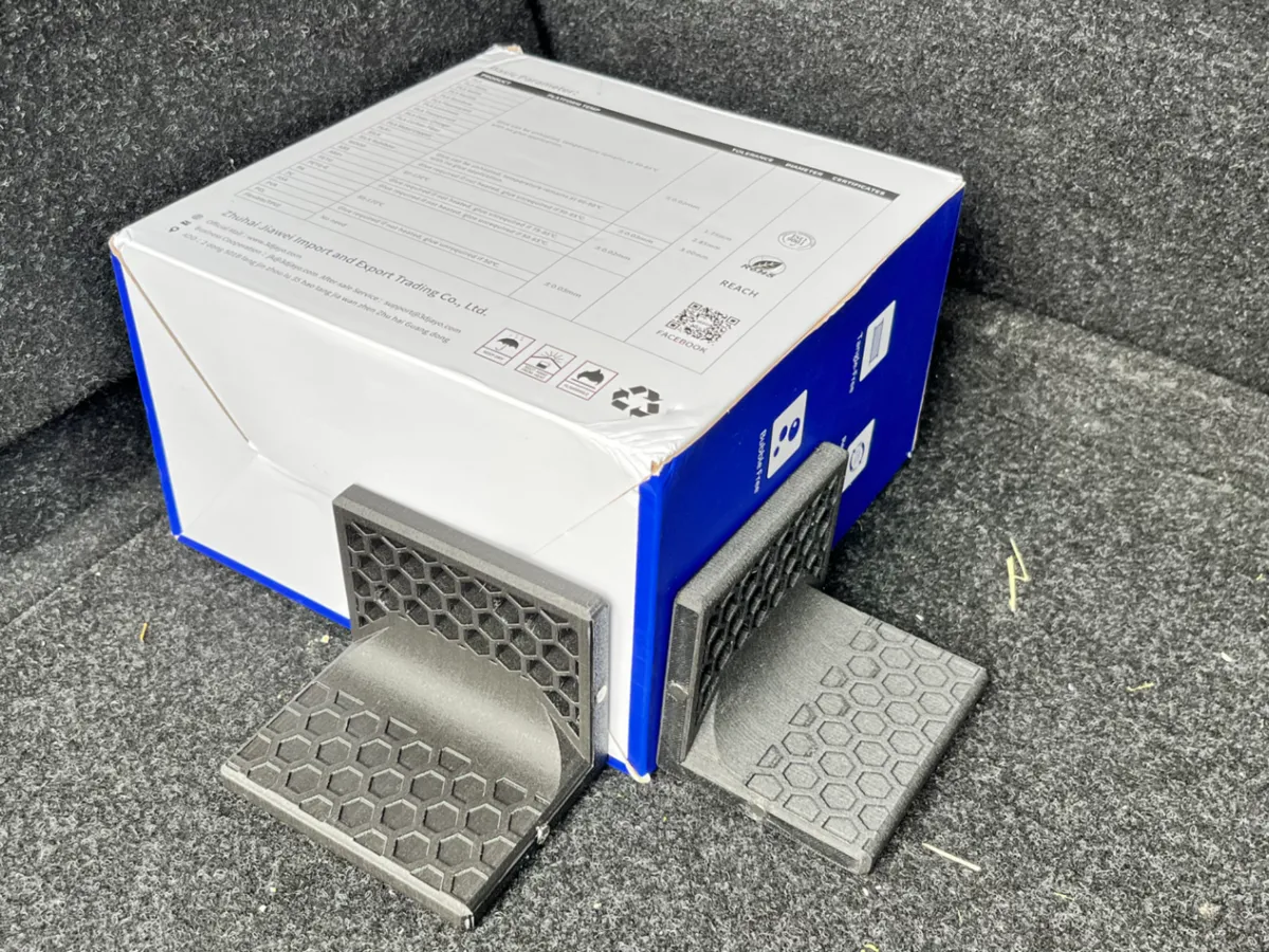 Trunk loose luggage fix, magnetic
