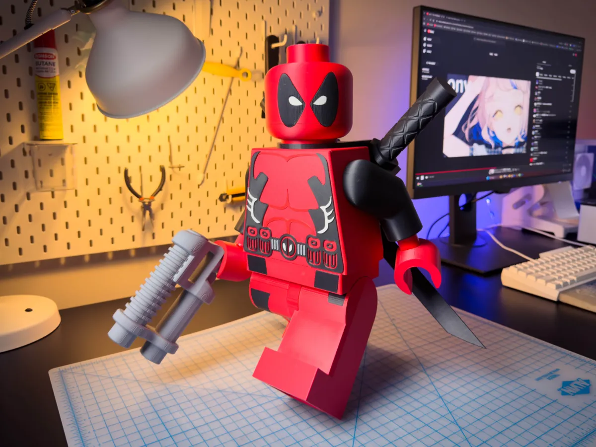 The FREE Deadpool Modular Figure!