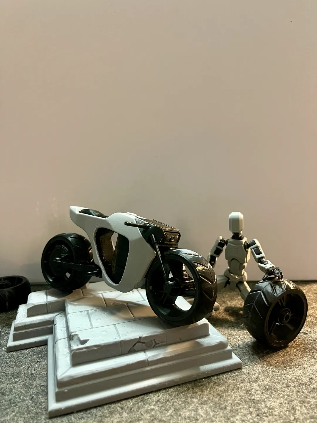Futuristic Electric Motorcycle V1 for Dummy 13, photo 2 of 4 - Futuristic Electric Motorcycle V1 for Dummy 13 Hobby & DIY